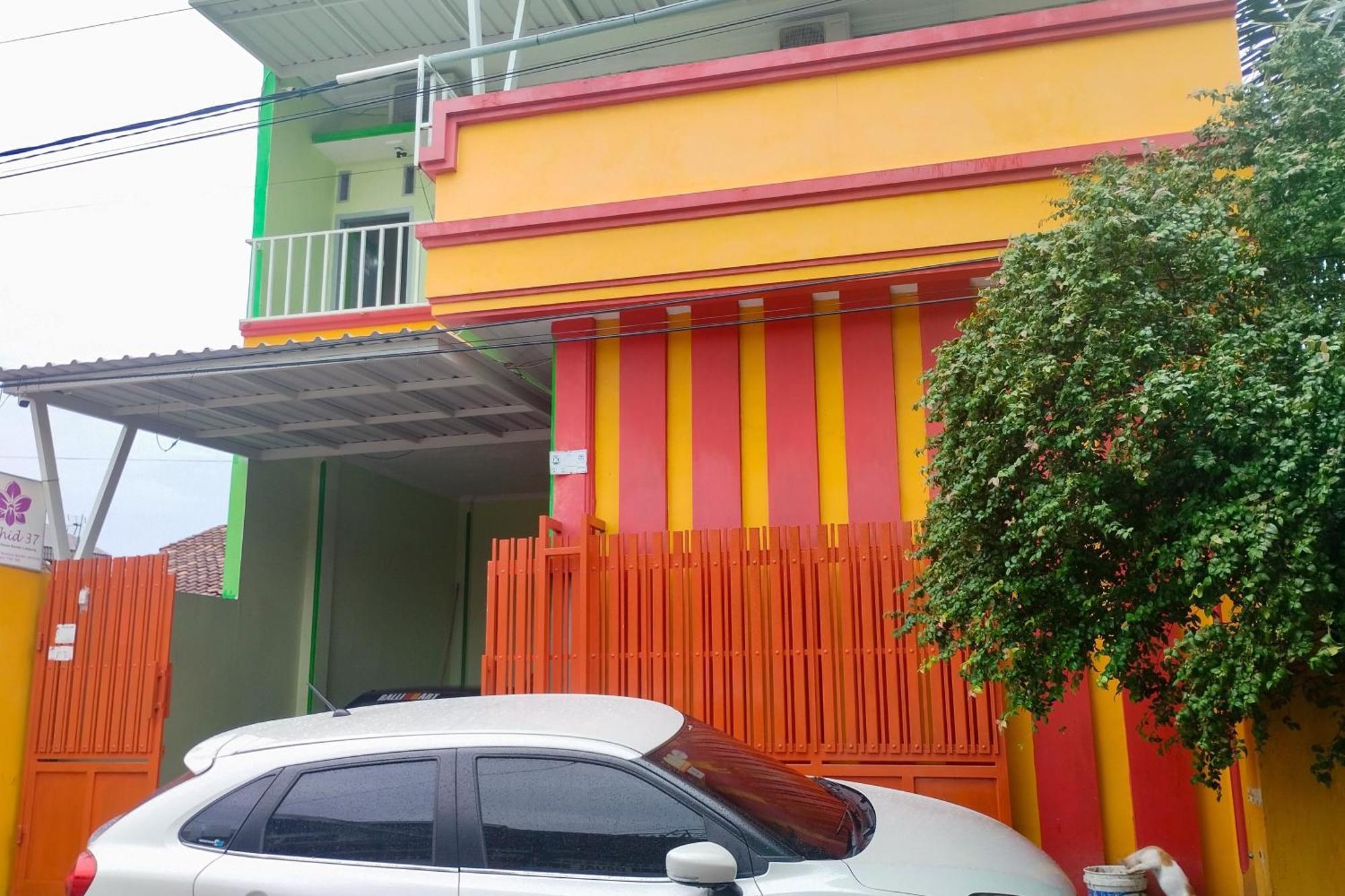 Reddoorz Syariah At Shakira Alesha Enggal Otel Bandar Lampung Dış mekan fotoğraf