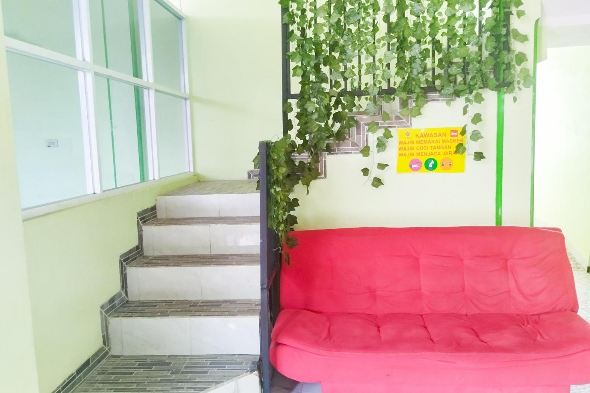 Reddoorz Syariah At Shakira Alesha Enggal Otel Bandar Lampung Dış mekan fotoğraf