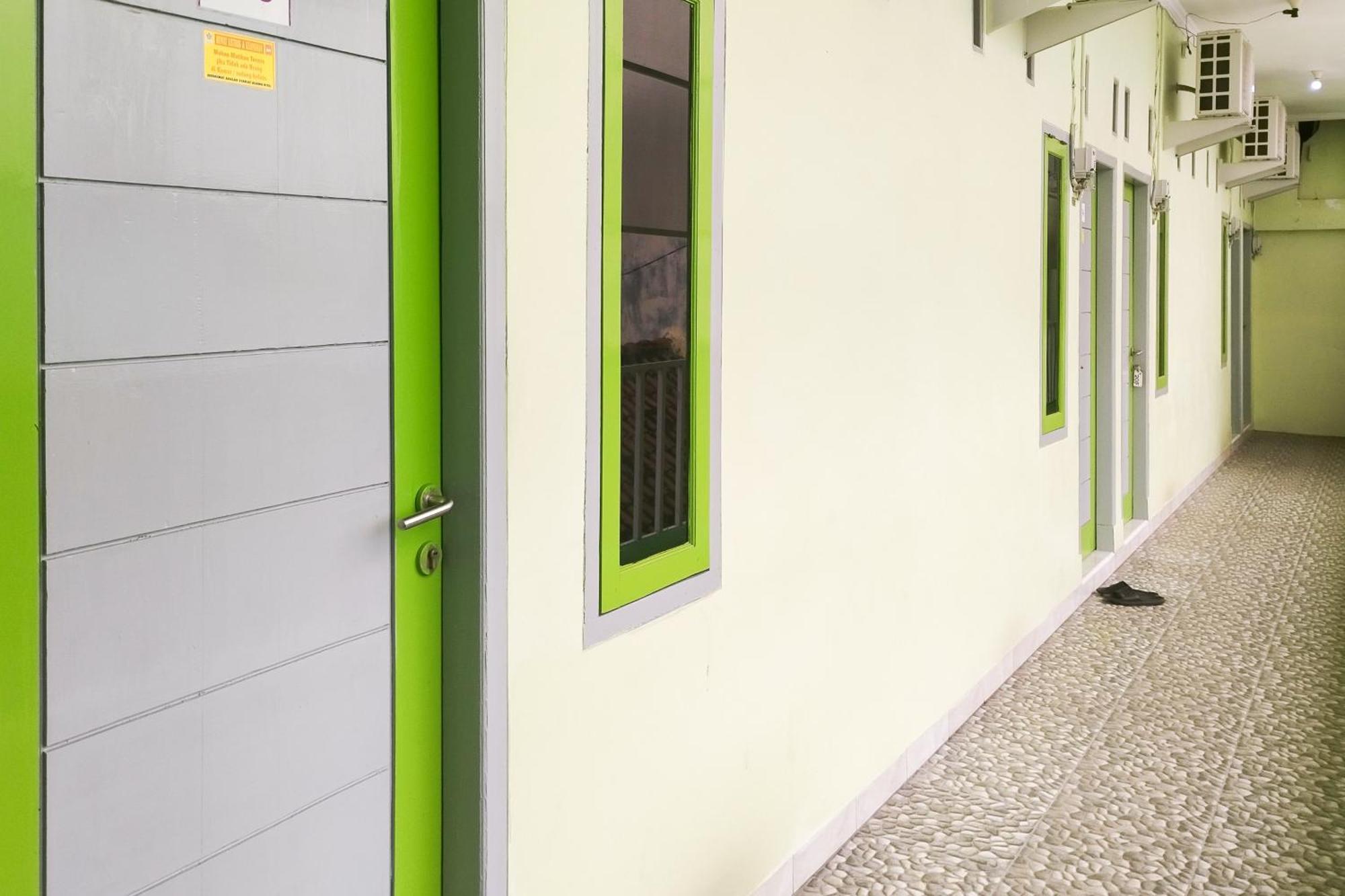 Reddoorz Syariah At Shakira Alesha Enggal Otel Bandar Lampung Dış mekan fotoğraf